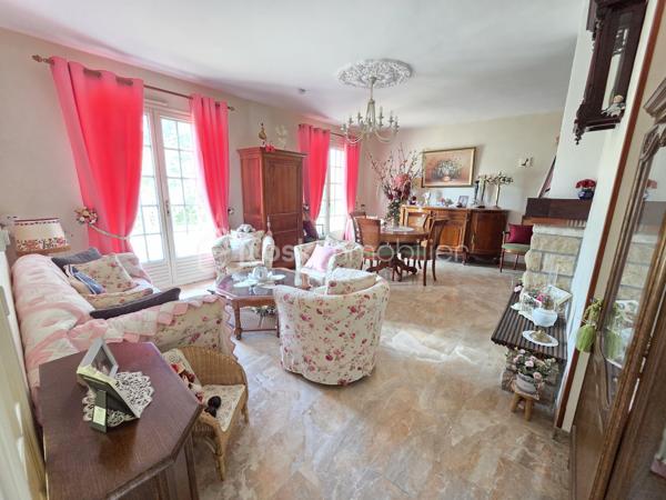 Magnifique Pavillon sur sous-sol de 96m² avec dépendances à Nevers 

Situé dans un quartier calme, proche des commerces et des commodités de Nevers, nous vous présentons ce magnifique pavillon élevé sur sous sol construit en 1979, d'une superficie habitable de 96m², comprenant 4 pièces dont grand salon séjour, cuisine indépendante aménagée et équipée, wc, salle de bain, 3 chambres au rez-de-chaussée, buanderie, atelier, cave, grand garage aménagée et carrelé de 47m² cuisine d'été, wc et salle d'eau en sous-sol, terrasses sous appentis, grande dépendance de type atelier, garage de 53m², et appentis de garage de de 34m², dépendance de jardin, le tout sur un beau terrain d'environ 1040m², arboré, entretenu et entièrement clos.

Au rez-de-chaussée, ce pavillon propose une spacieuse entrée ainsi qu'un dégagement qui dessert toutes les pièces de la maison notamment un grand salon séjour de 34 m², pièce de vie lumineuse qui propose un insert de cheminée pour de belles soirées au coin du feu, ainsi que deux belles portes fenêtres qui donne sur une grande terrasse.
Le dégagement dessert une cuisine indépendante, aménagée et équipée de 11m².
Le rez-de-chaussée se complète de 3 chambres de 10, 10 et 11m², une salle de bain et un wc indépendant.

Du couloir, un escalier mène au sous sol, où ce pavillon propose un grand garage aménagé et carrelé de 47m², un espace buanderie de 34 m², une cave de 17m², un atelier de 16m², ainsi qu'un wc indépendant et une salle d'eau.
A l'extérieur, ce pavillon dispose d'un double espace de terrasse sous appentis de 28 et 21m²,  d'une grande dépendance d'atelier de 34m², d'un double garage attenant de 53m², d'un appentis de garage de de 34m², d'une dépendance de jardin, le tout sur un beau terrain d'environ 1040m², arboré, entretenu et entièrement clos

Tous les sols de cette maison sont en marbre (entrée, salon séjour), en carrelage (cuisine, buanderie cellier, atelier, garage), en linoléum (salle de bain) mais aussi en parquet (chambres), Ce pavillon comporte une isolation double vitrage bois, ainsi que des volets bois standards.
Il dispose de combles isolés et d'une toiture en tuiles ardoisées en bon état.
Côté assainissement, ce pavillon dispose du tout à l'égout conforme.

Les plus de cette maison :
Sa proximité de toutes les commodités, des commerces. La qualité générale du bien entretenu avec des grands volumes de pièces dont son salon séjour, sa cuisine indépendante aménagée et équipée, ses 3 chambres, ses 3 modes de chauffage,  sa buanderie, son garage aménagé, ses extérieurs et ses terrasses sous appentis, ses grandes dépendances et son terrain parfaitement entretenu, arboré et totalement clôturé.

Des photos supplémentaires sont disponibles sur BSK IMMOBILIER > Nos conseillers > Olivier FRESLON
Pour tout renseignement complémentaire ou pour une visite, contactez moi au 07.62.78.13.13.

Idéale pour une grande famille, cette maison est une belle opportunité à saisir!!!