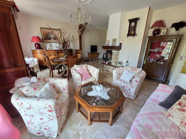 Magnifique Pavillon sur sous-sol de 96m² avec dépendances à Nevers 

Situé dans un quartier calme, proche des commerces et des commodités de Nevers, nous vous présentons ce magnifique pavillon élevé sur sous sol construit en 1979, d'une superficie habitable de 96m², comprenant 4 pièces dont grand salon séjour, cuisine indépendante aménagée et équipée, wc, salle de bain, 3 chambres au rez-de-chaussée, buanderie, atelier, cave, grand garage aménagée et carrelé de 47m² cuisine d'été, wc et salle d'eau en sous-sol, terrasses sous appentis, grande dépendance de type atelier, garage de 53m², et appentis de garage de de 34m², dépendance de jardin, le tout sur un beau terrain d'environ 1040m², arboré, entretenu et entièrement clos.

Au rez-de-chaussée, ce pavillon propose une spacieuse entrée ainsi qu'un dégagement qui dessert toutes les pièces de la maison notamment un grand salon séjour de 34 m², pièce de vie lumineuse qui propose un insert de cheminée pour de belles soirées au coin du feu, ainsi que deux belles portes fenêtres qui donne sur une grande terrasse.
Le dégagement dessert une cuisine indépendante, aménagée et équipée de 11m².
Le rez-de-chaussée se complète de 3 chambres de 10, 10 et 11m², une salle de bain et un wc indépendant.

Du couloir, un escalier mène au sous sol, où ce pavillon propose un grand garage aménagé et carrelé de 47m², un espace buanderie de 34 m², une cave de 17m², un atelier de 16m², ainsi qu'un wc indépendant et une salle d'eau.
A l'extérieur, ce pavillon dispose d'un double espace de terrasse sous appentis de 28 et 21m²,  d'une grande dépendance d'atelier de 34m², d'un double garage attenant de 53m², d'un appentis de garage de de 34m², d'une dépendance de jardin, le tout sur un beau terrain d'environ 1040m², arboré, entretenu et entièrement clos

Tous les sols de cette maison sont en marbre (entrée, salon séjour), en carrelage (cuisine, buanderie cellier, atelier, garage), en linoléum (salle de bain) mais aussi en parquet (chambres), Ce pavillon comporte une isolation double vitrage bois, ainsi que des volets bois standards.
Il dispose de combles isolés et d'une toiture en tuiles ardoisées en bon état.
Côté assainissement, ce pavillon dispose du tout à l'égout conforme.

Les plus de cette maison :
Sa proximité de toutes les commodités, des commerces. La qualité générale du bien entretenu avec des grands volumes de pièces dont son salon séjour, sa cuisine indépendante aménagée et équipée, ses 3 chambres, ses 3 modes de chauffage,  sa buanderie, son garage aménagé, ses extérieurs et ses terrasses sous appentis, ses grandes dépendances et son terrain parfaitement entretenu, arboré et totalement clôturé.

Des photos supplémentaires sont disponibles sur BSK IMMOBILIER > Nos conseillers > Olivier FRESLON
Pour tout renseignement complémentaire ou pour une visite, contactez moi au 07.62.78.13.13.

Idéale pour une grande famille, cette maison est une belle opportunité à saisir!!!