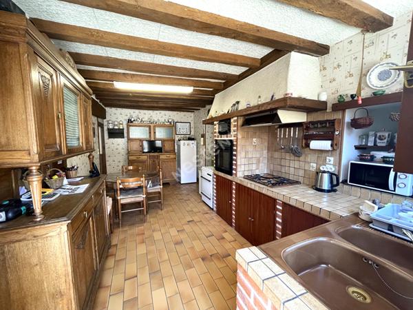 LONGÈRE 4 CHAMBRES AVEC DÉPENDANCES SUR TERRAIN CLOS SANS TRAVAUX EN CAMPAGNE DE CHABRIS (INDRE 36)