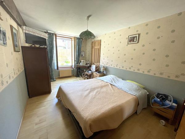 LONGÈRE 4 CHAMBRES AVEC DÉPENDANCES SUR TERRAIN CLOS SANS TRAVAUX EN CAMPAGNE DE CHABRIS (INDRE 36)