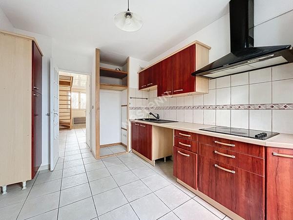 ANNECY (secteur Cran Gevrier) _ Appartement duplex 5 pièces en dernier étage avec ascenseur et cave