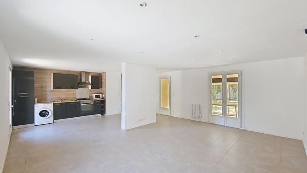 Maison T4 de plain pied sur Rougiers avec garage et piscine