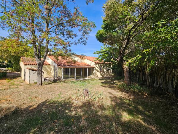 Maison T4 de plain pied sur Rougiers avec garage et piscine