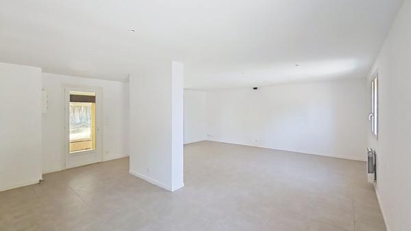 Maison T4 de plain pied sur Rougiers avec garage et piscine