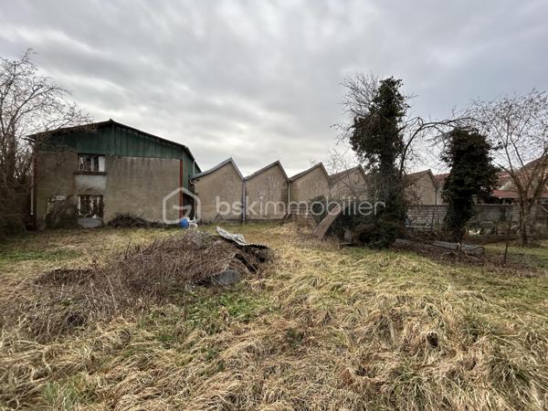 Local de stockage de 1 876 m²