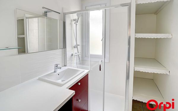 Appartement à vendre    3 pièces •  Bourgoin-Jallieu