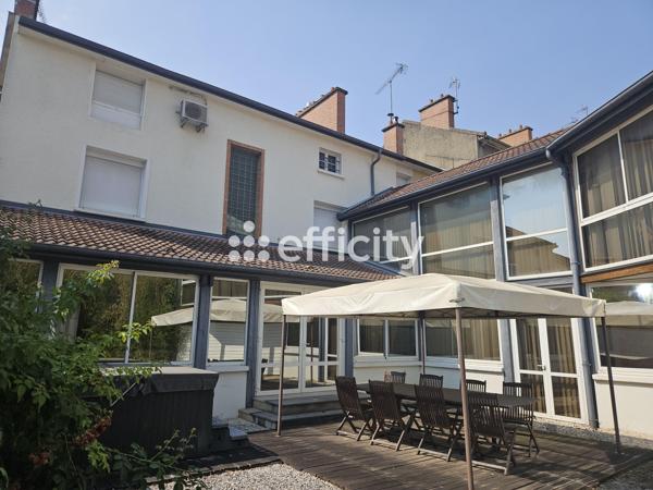 Maison
         10 pièces
        - 370 m² 260 000 € *