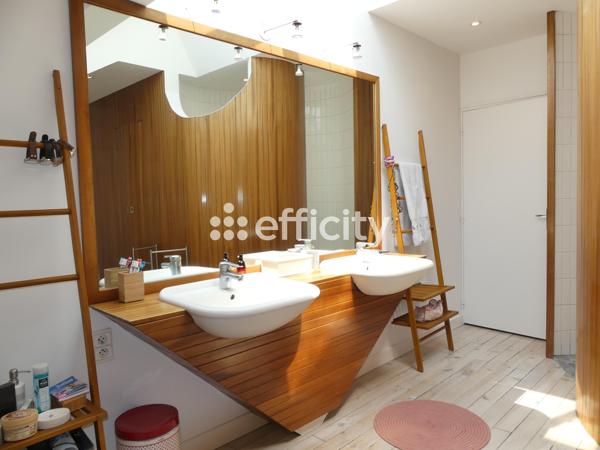 Maison
         10 pièces
        - 370 m² 260 000 € *
