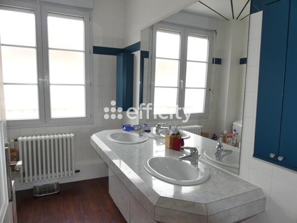 Maison
         10 pièces
        - 370 m² 260 000 € *