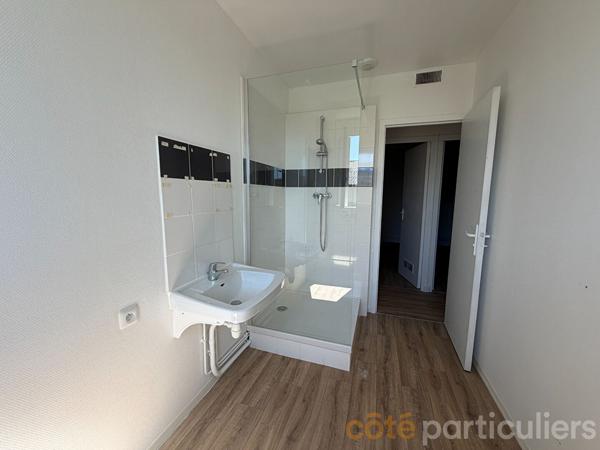 Vente
                Maison88 m² - 4 Pièces -
                    CULAN (18270)