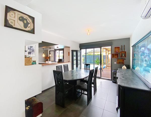 Maison T5 contemporaine avec piscine.