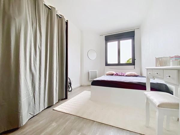 Maison T5 contemporaine avec piscine.