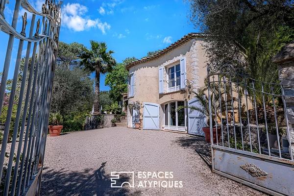 Maison d’architecte de charme au coeur du village préservé du Rouret