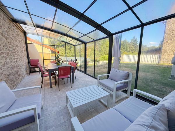 - Saint Sulpice Laurière - Maison 5 pièces avec terrasse et piscine couvertes - jardin - terrain constructible de 525 m2