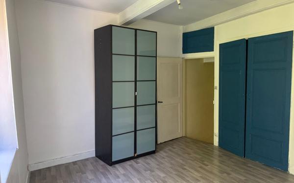 Immeuble à vendre    7 pièces •  Sérézin-du-Rhône