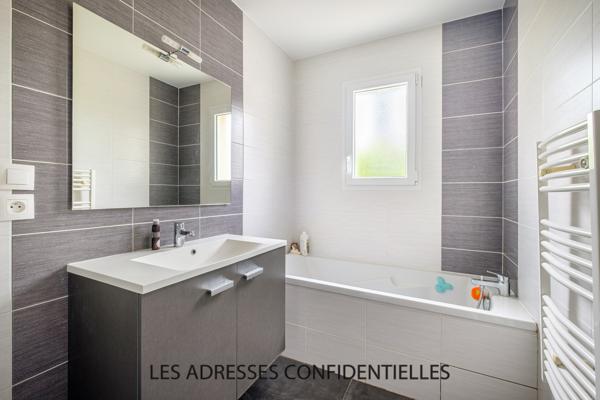 LIMONEST - MAISON FAMILIALE DE PLAIN PIED 128 m² - TERRAIN DE 809 m² - GARAGE