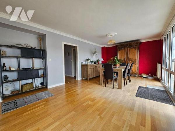 A VENDRE 

Bel appartement T3 au 2ème étage, à LE MESNIL-ESNARD (76240), idéalement situé en ...