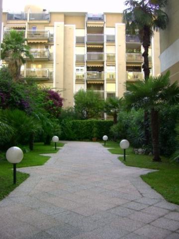 Appartement Cannes 2 pièces , centre-ville , vendu occupé, cave parking