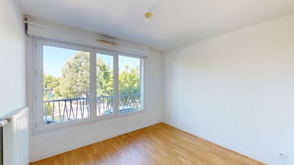 81.68 m2 - Pas de travaux - Grand séjour - 2 pièces d'eau - Parking