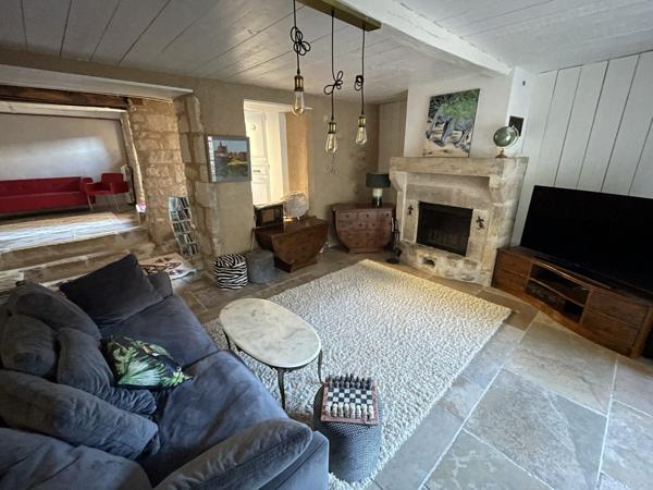 maison rénovée au pied de la cité médiévale