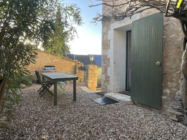 maison rénovée au pied de la cité médiévale