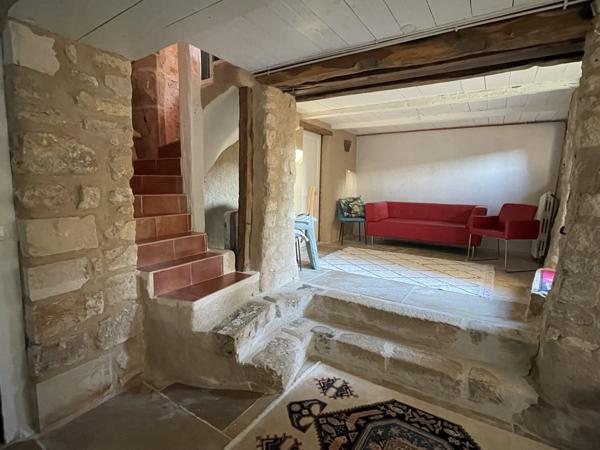 maison rénovée au pied de la cité médiévale