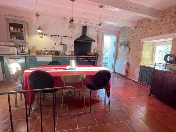 maison rénovée au pied de la cité médiévale