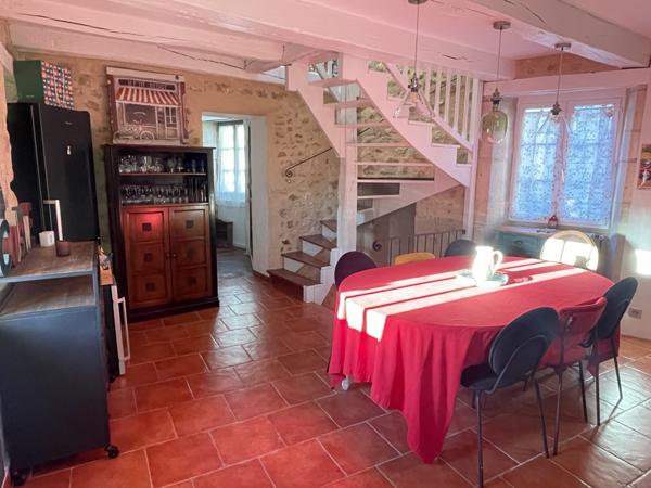 maison rénovée au pied de la cité médiévale