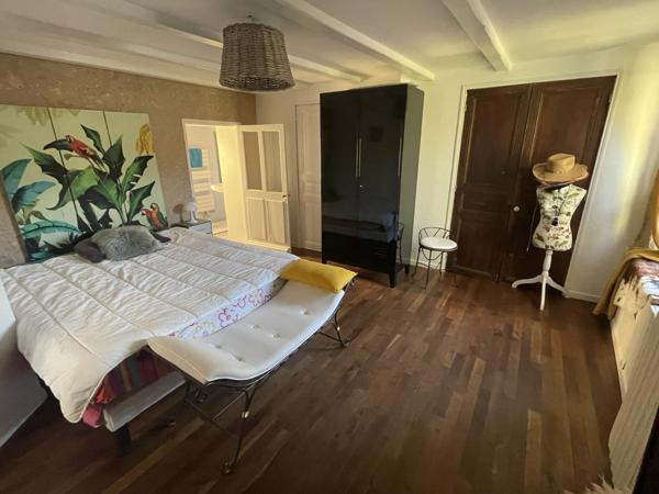 maison rénovée au pied de la cité médiévale