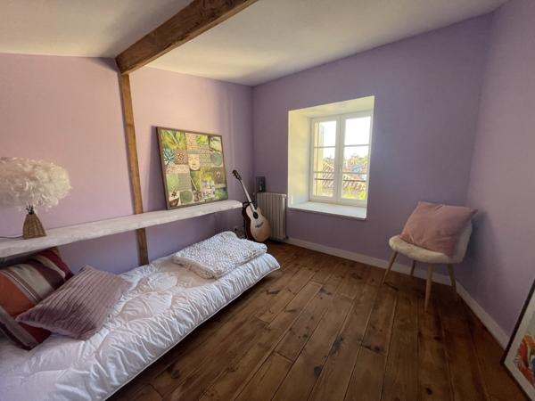 maison rénovée au pied de la cité médiévale