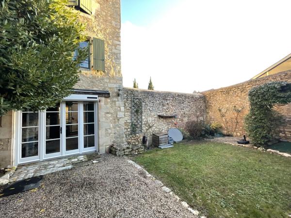 maison rénovée au pied de la cité médiévale