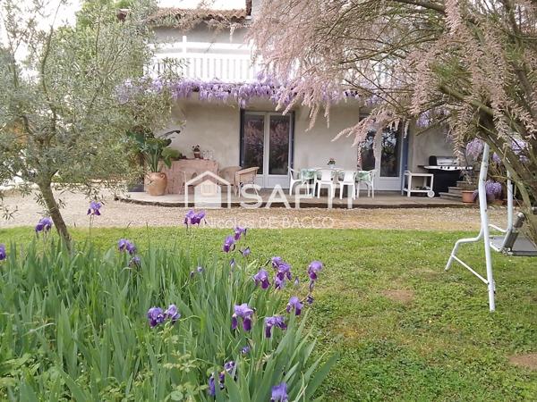 Ferme rénové 170 m2 avec piscine et jardin et vu dégagée.