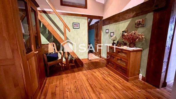 Ferme rénové 170 m2 avec piscine et jardin et vu dégagée.