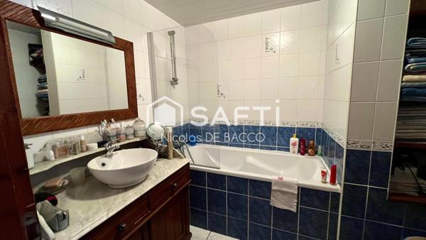 Ferme rénové 170 m2 avec piscine et jardin et vu dégagée.