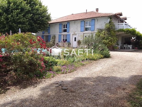 Ferme rénové 170 m2 avec piscine et jardin et vu dégagée.