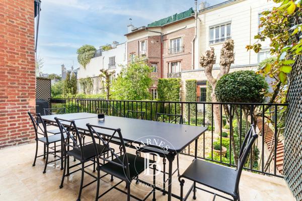 Paris 16ème, Hôtel particulier 5 Chambres -  337 m² à vendre