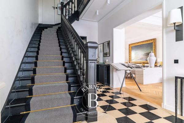 Paris 16ème, Hôtel particulier 5 Chambres -  337 m² à vendre
