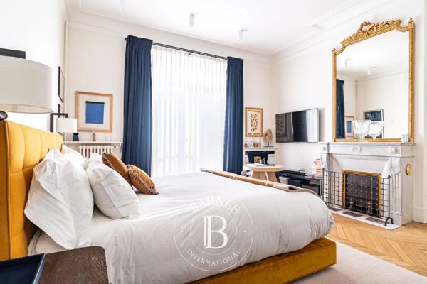 Paris 16ème, Hôtel particulier 5 Chambres -  337 m² à vendre