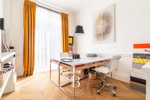 Paris 16ème, Hôtel particulier 5 Chambres -  337 m² à vendre
