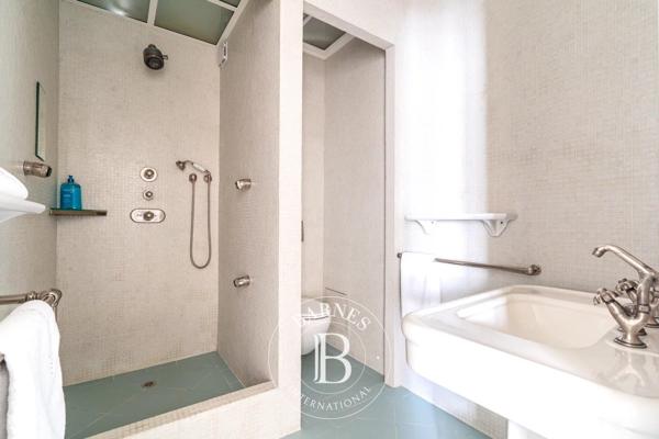 Paris 16ème, Hôtel particulier 5 Chambres -  337 m² à vendre