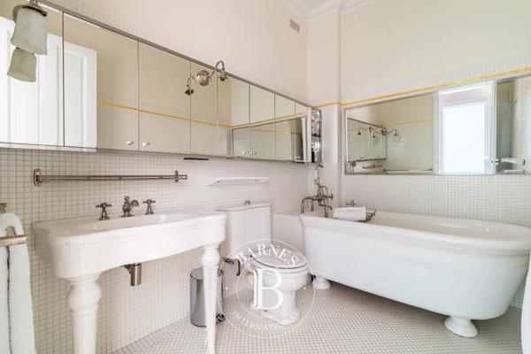 Paris 16ème, Hôtel particulier 5 Chambres -  337 m² à vendre