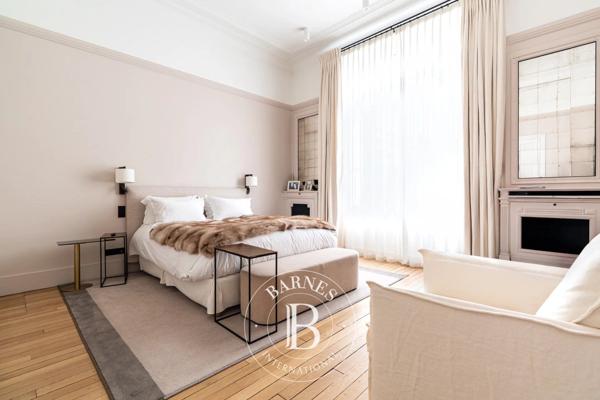 Paris 16ème, Hôtel particulier 5 Chambres -  337 m² à vendre