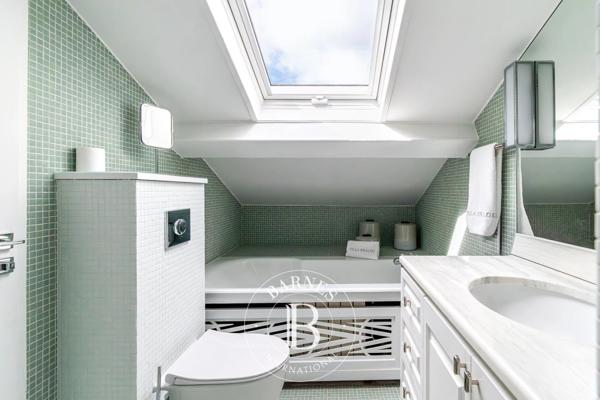 Paris 16ème, Hôtel particulier 5 Chambres -  337 m² à vendre
