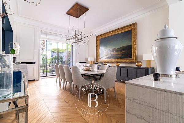 Paris 16ème, Hôtel particulier 5 Chambres -  337 m² à vendre