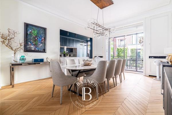 Paris 16ème, Hôtel particulier 5 Chambres -  337 m² à vendre
