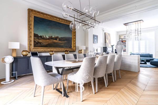 Paris 16ème, Hôtel particulier 5 Chambres -  337 m² à vendre