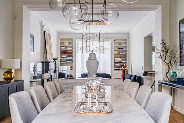 Paris 16ème, Hôtel particulier 5 Chambres -  337 m² à vendre