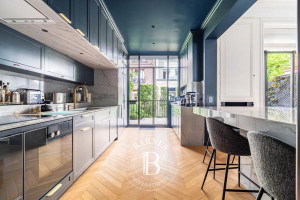 Paris 16ème, Hôtel particulier 5 Chambres -  337 m² à vendre