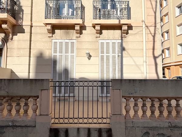 Hyères hyper centre-ville - Appartement à usage professionnel - 50m2