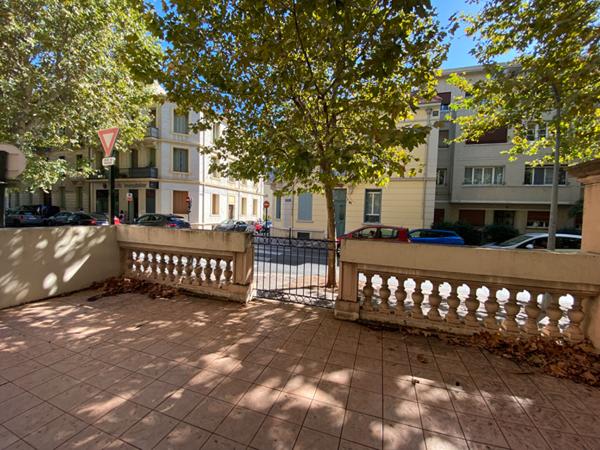 Hyères hyper centre-ville - Appartement à usage professionnel - 50m2